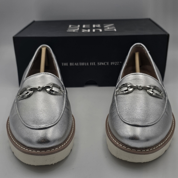 NIB Naturalizer Adiline-Bit Loafers, Silver Leather, Women's 9.5M - Picture 2 of 16